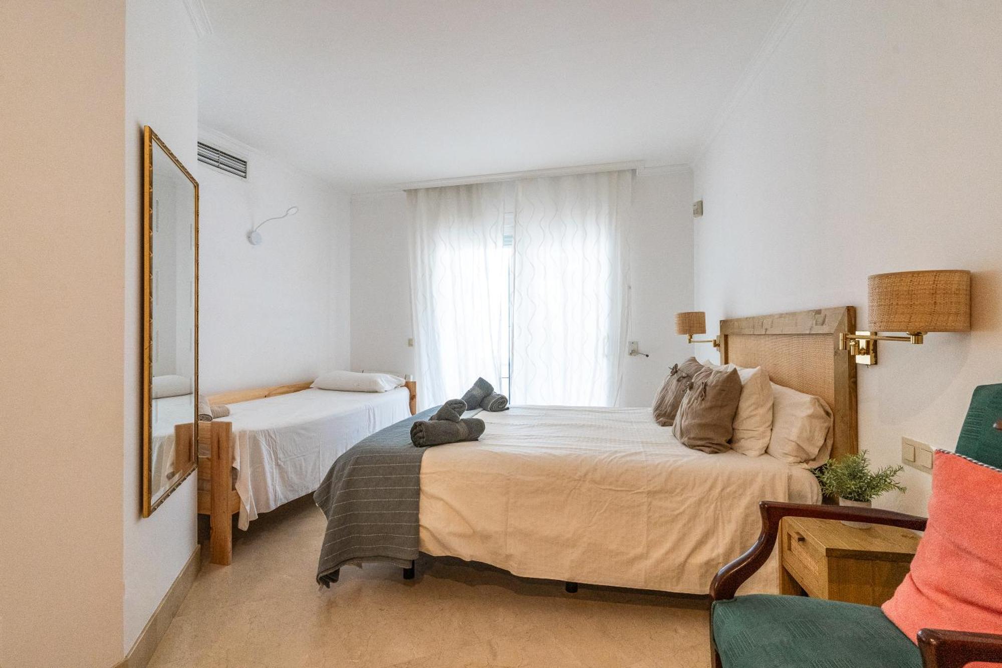 Apartment White Pearl Elviria