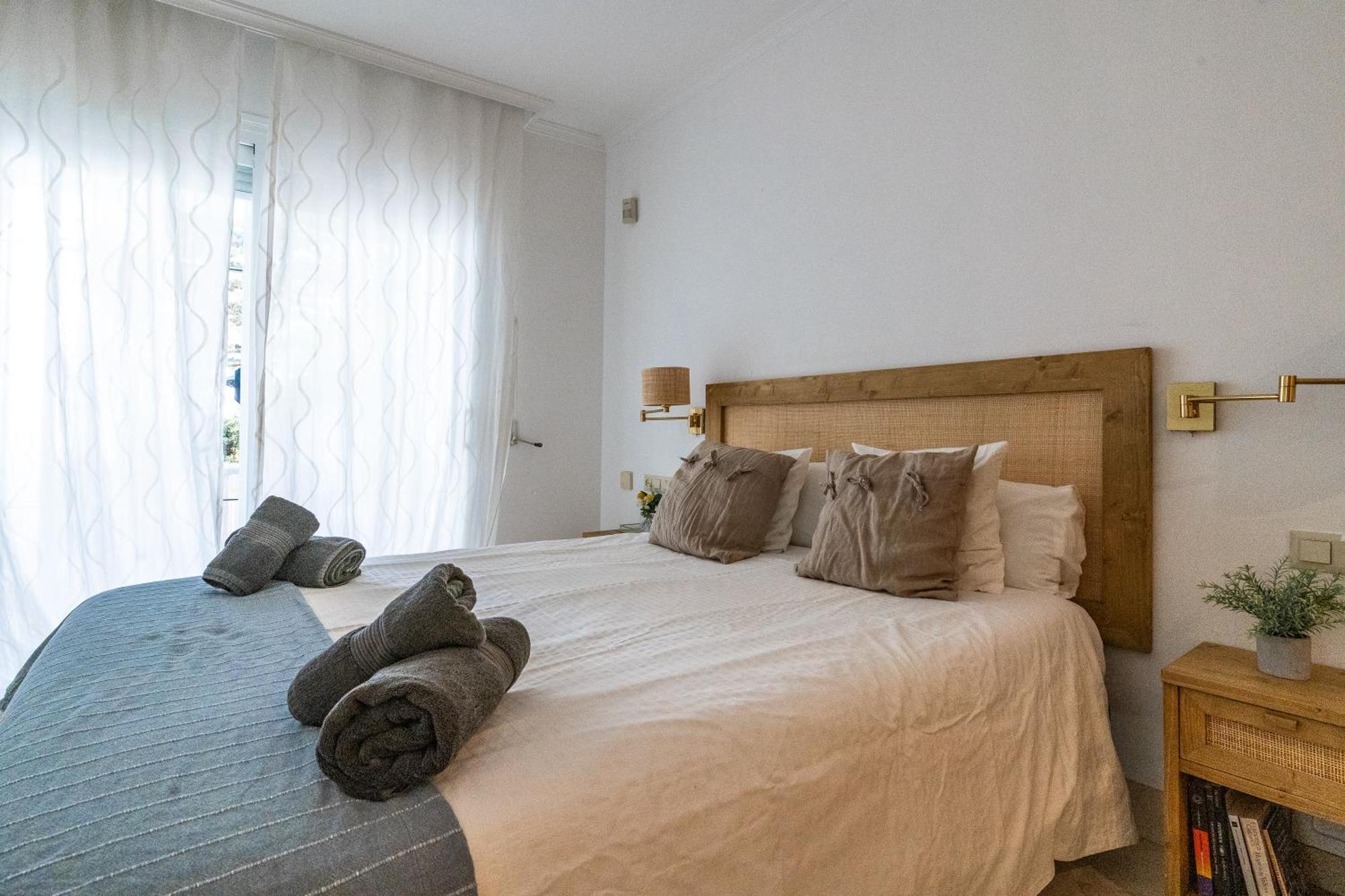 Apartment White Pearl Elviria *