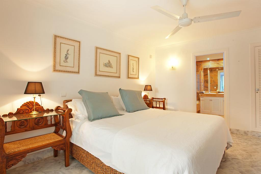 White Pearl Elviria Apartment *