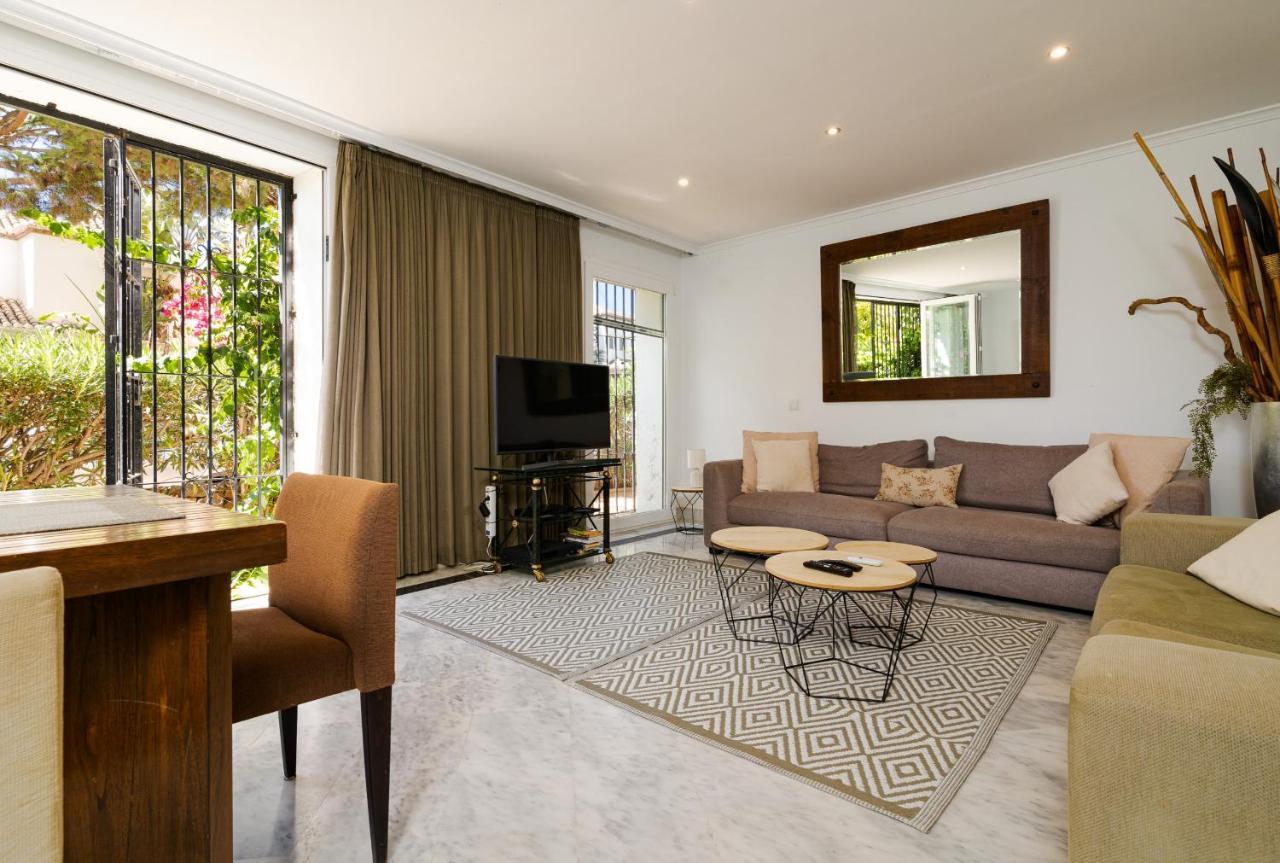 Apartment White Pearl Elviria